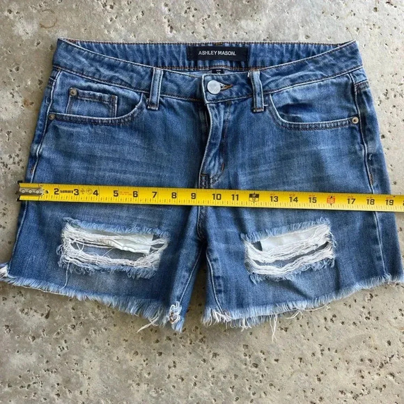 Ashley Mason High-Waisted Raw Hem Denim Shorts Medium Wash Sz 27 - Picture 4 of 10